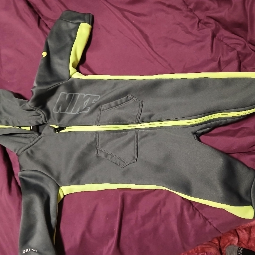 Nike dri fit infant Gray and Green One Piece outfit with hood. Size 6 months - Picture 3 of 8